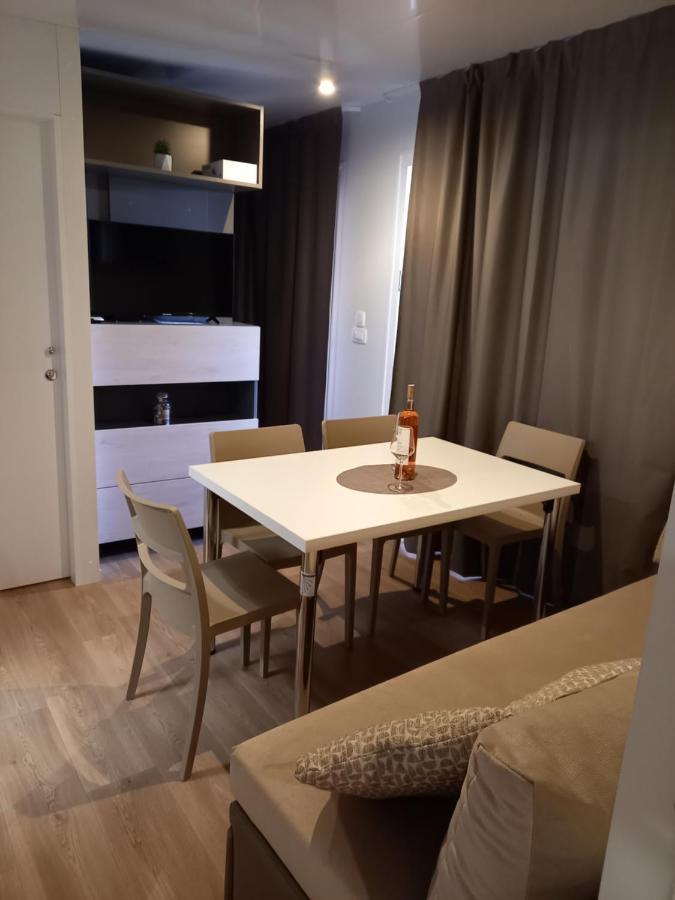 Mobile Home Agava Biograd Na Moru Ngoại thất bức ảnh